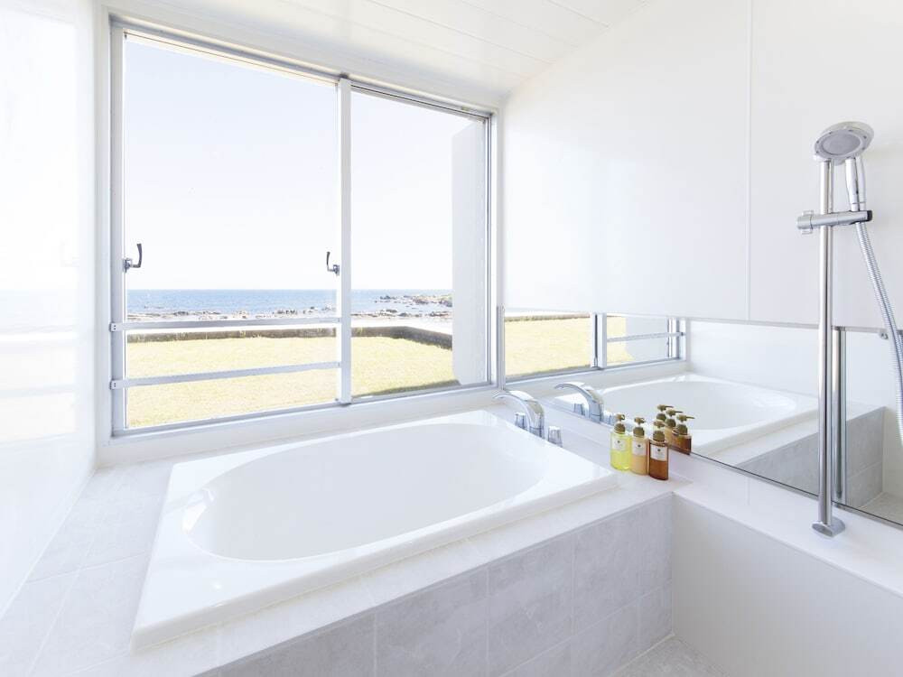 すぐそばに星空絶景スポット「野島埼灯台」が！4066940