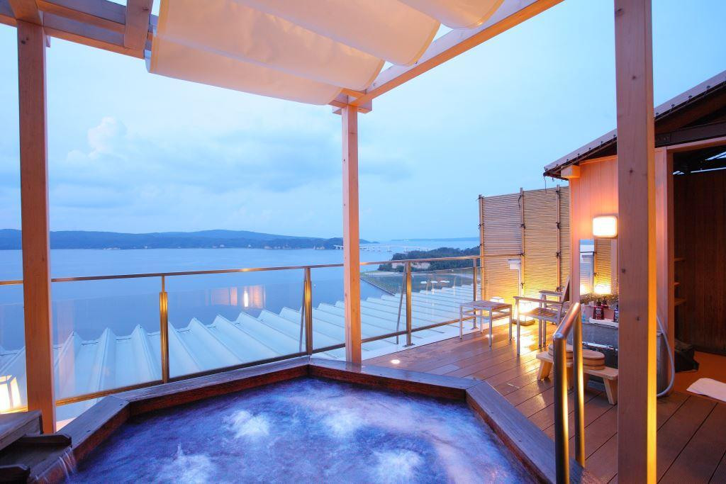 優雅な大人の贅沢時間を過ごす3552586