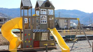 子供用の遊び場 - 屋外 / 4