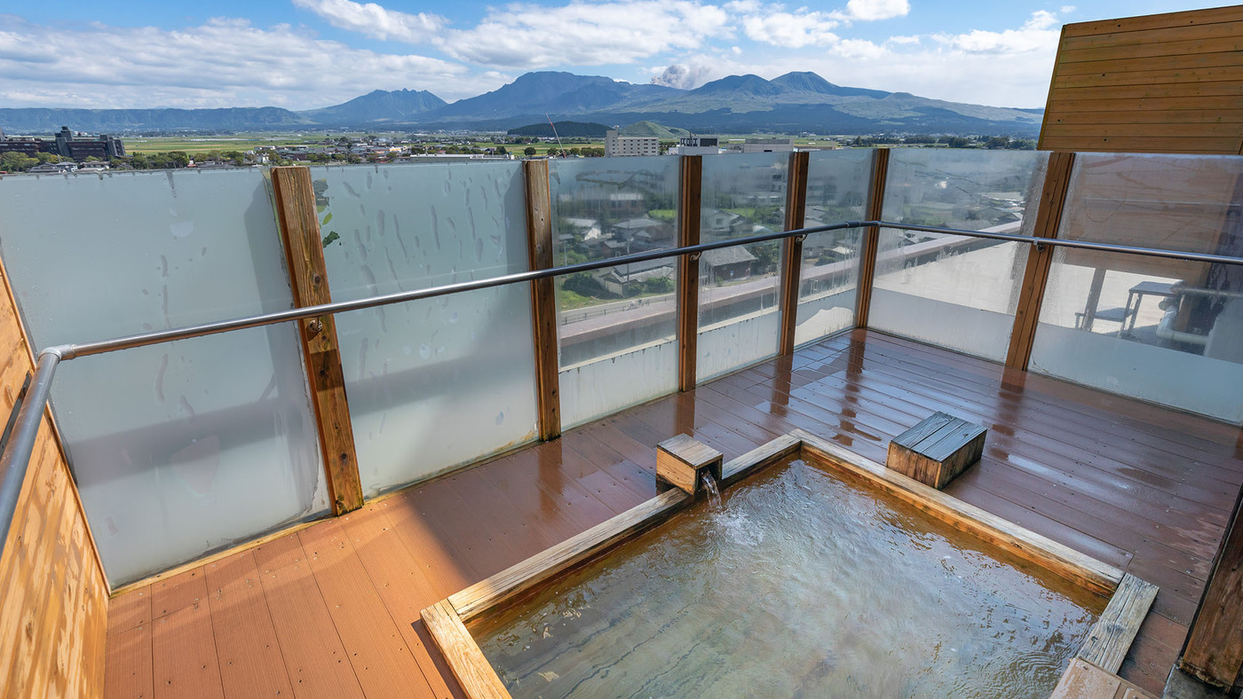 露天風呂から阿蘇の街並みを一望。温泉に浸かりながら絶景を楽しもう3490686