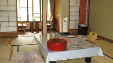 客室内のダイニングエリア / 13