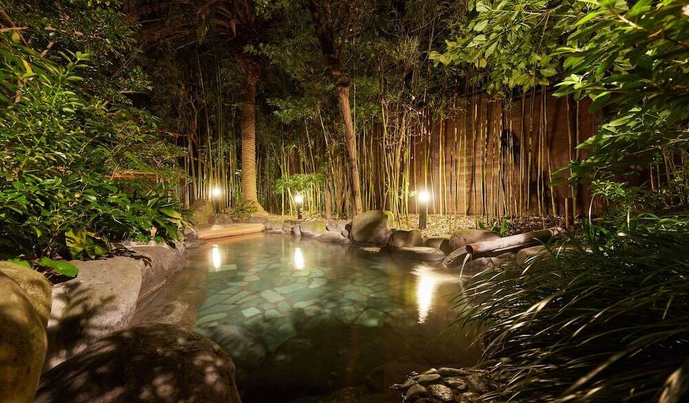 夜は貸切風呂で
ゆったり温泉三昧 / 2