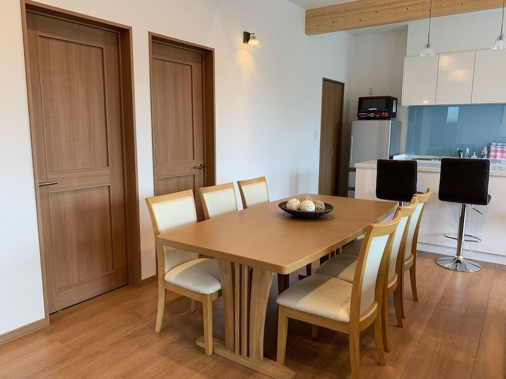 客室内のダイニングエリア