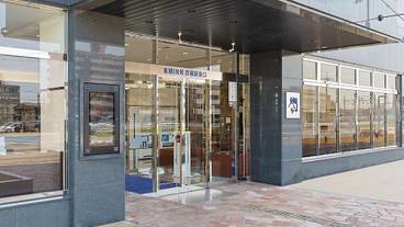 施設の入り口 / 9