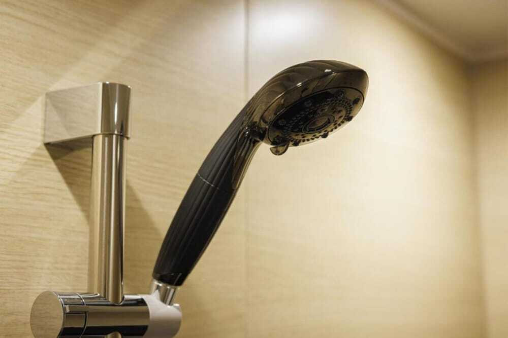 バスルームのシャワー