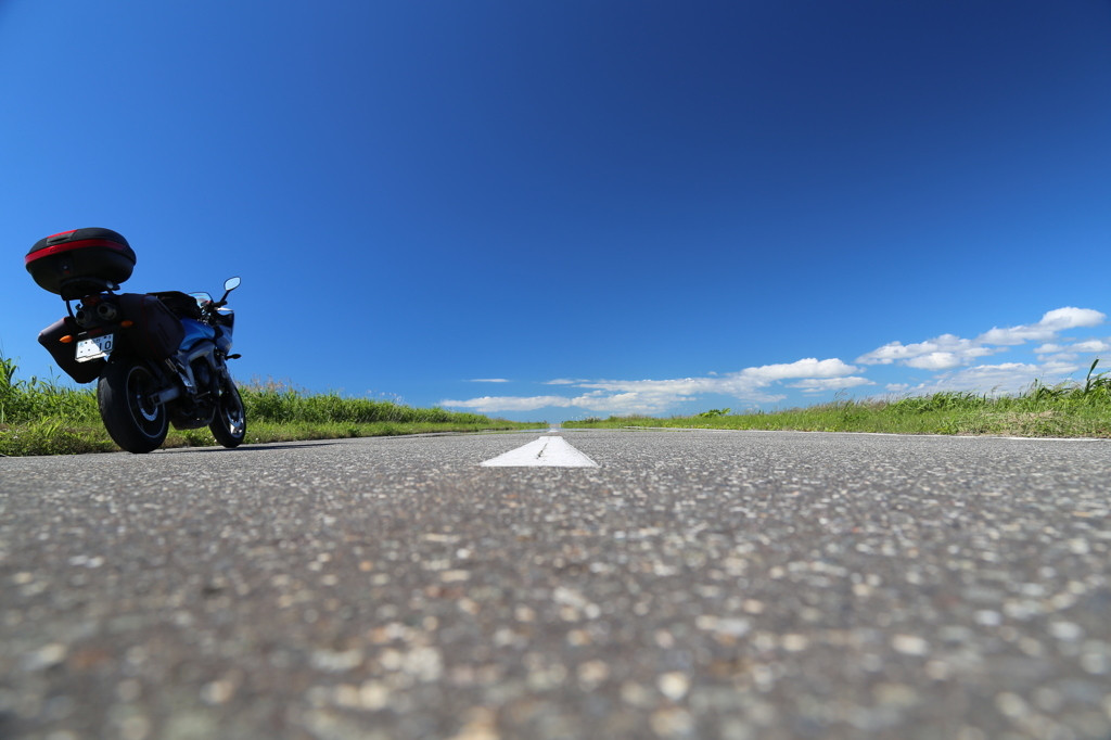 北海道には、地平線が見られる直線道路がいっぱい！1413777