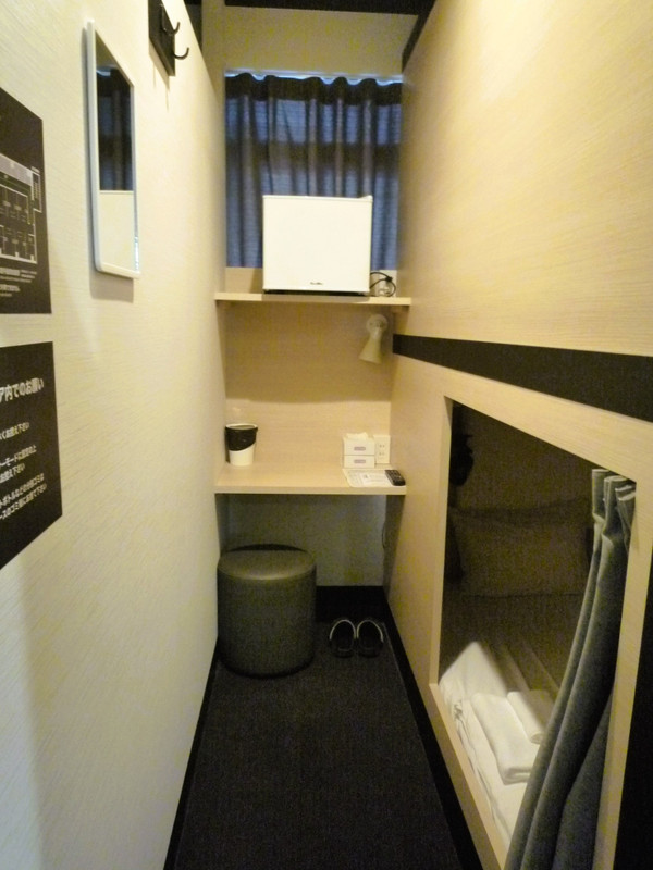 ３階コンパクトな個室キャビン