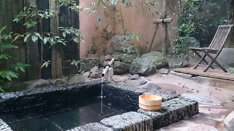 雰囲気たっぷりの庭園露天風呂で癒されて、レトロ気分が味わえる老舗宿3846372
