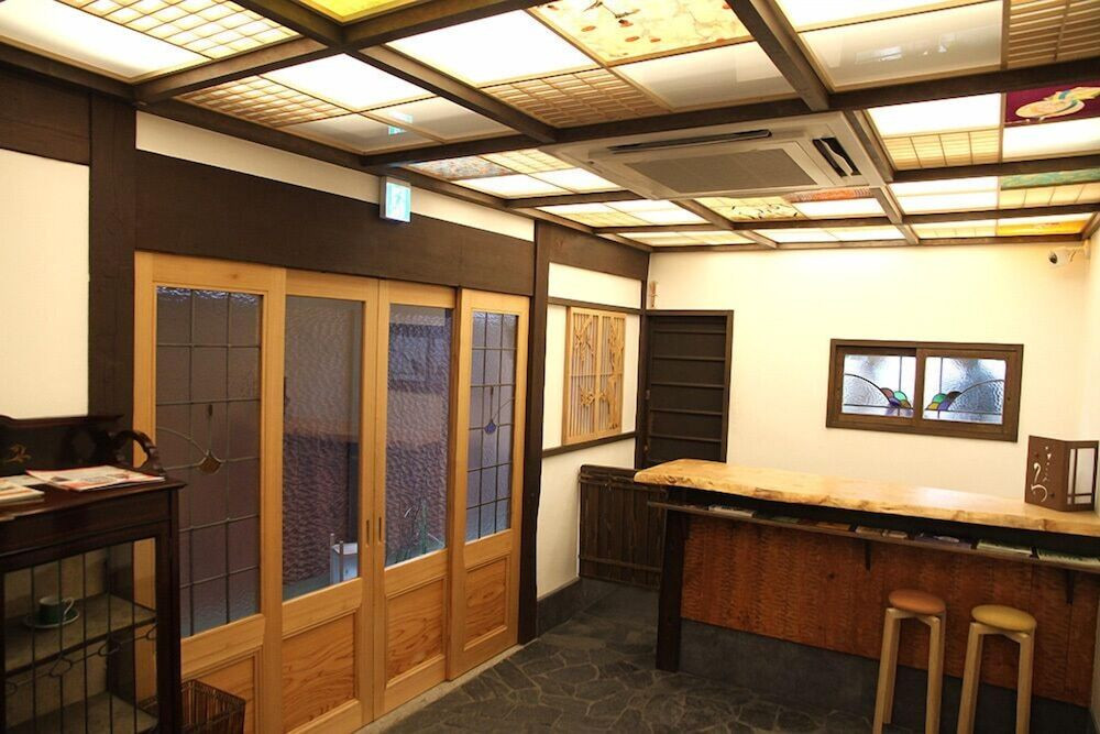 チェックイン / チェックアウト キオスク