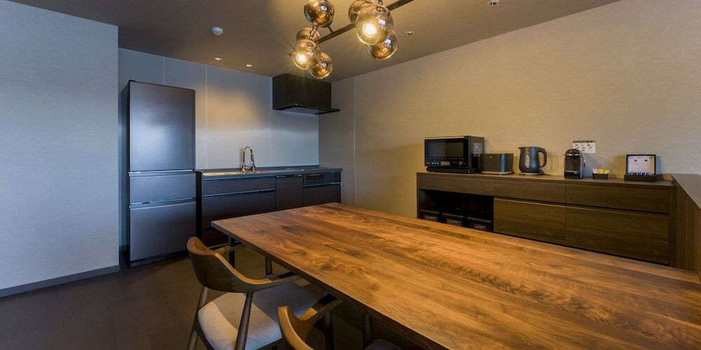 客室内のダイニングエリア