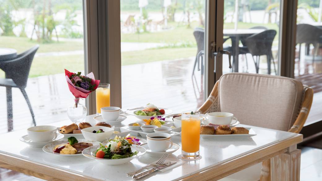 テラス席で爽やかに
ホテルメイドの朝食 / 2