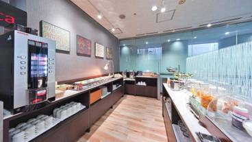 朝食スペース / 13