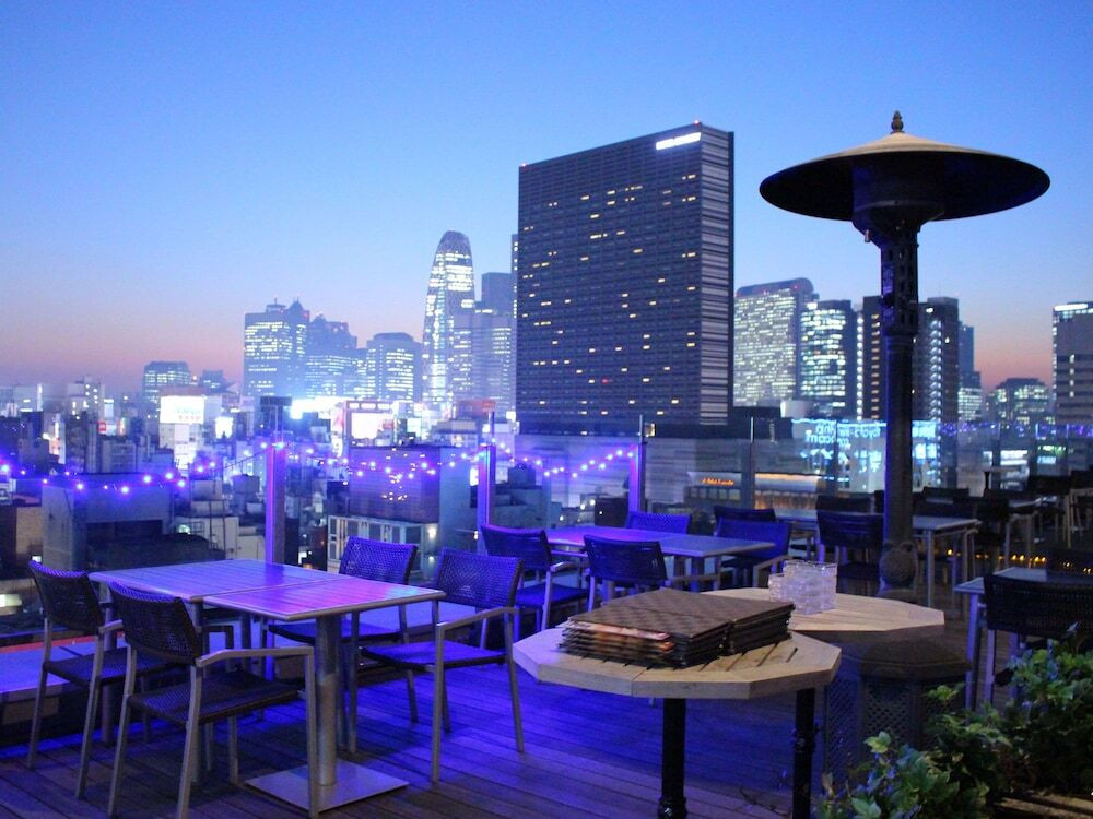 バーのテラス席