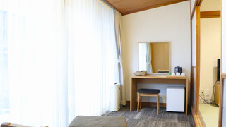 和室 (小さな庭付き)