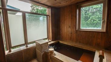 本館 温泉風呂付プレミアルーム 客室風呂の一例(3) / 5