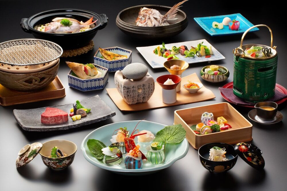 夕食はカジュアルに楽しめるフレンチor品格ただよう日本料理3350207
