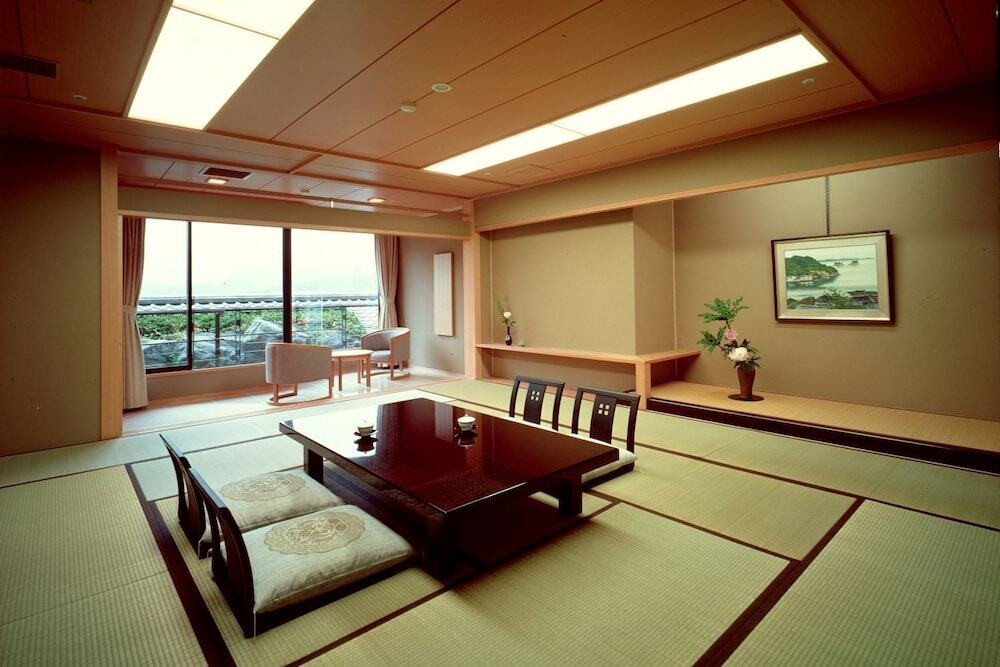 伝統的な和風客室と京風創作懐石の料亭旅館3488270