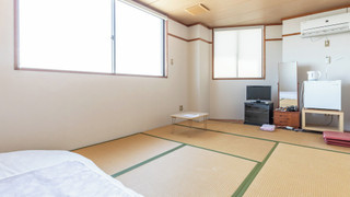 トラディショナル トリプルルーム 禁煙 共用バスルーム