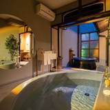 客室露天風呂で
癒しのお茶風呂体験 / 4