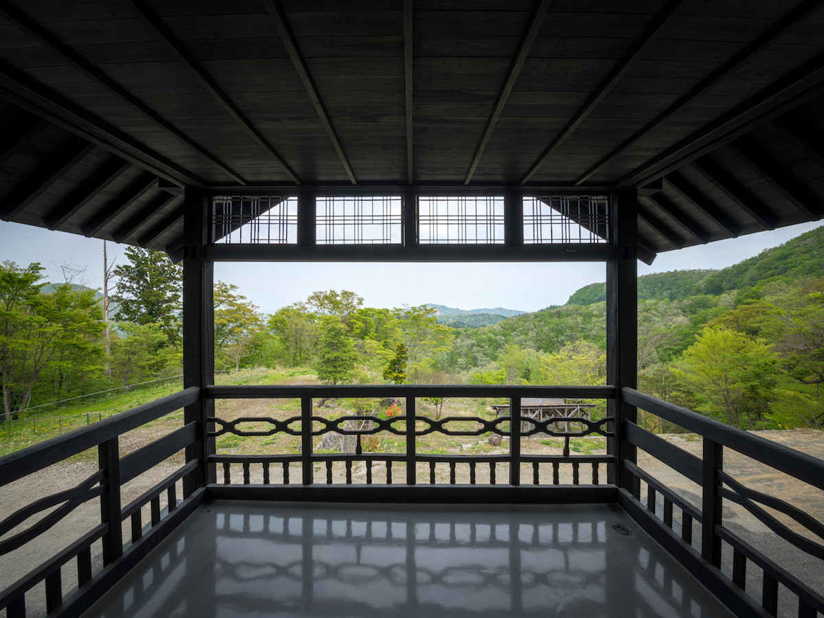 貸し切りのお宿で、一人の優雅な時間を過ごす3966537