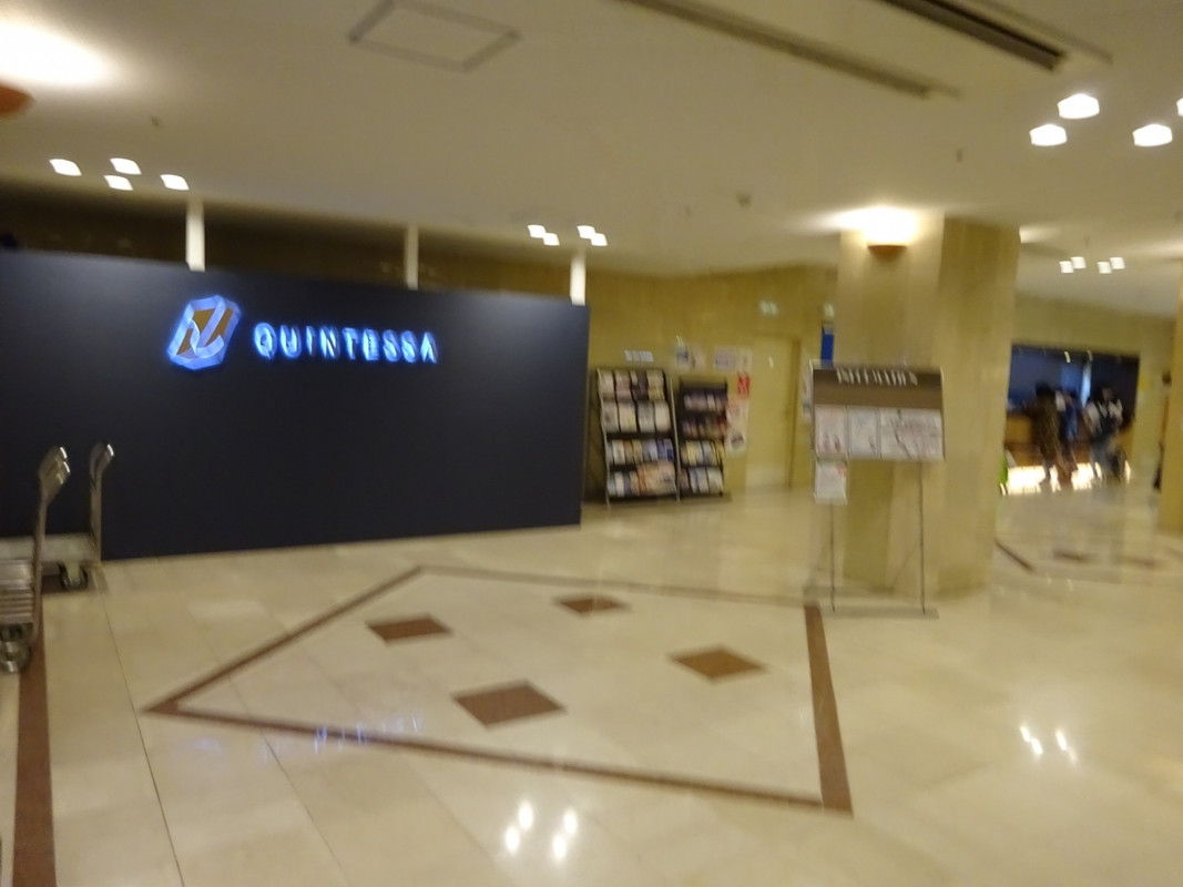 エントランスを入った所