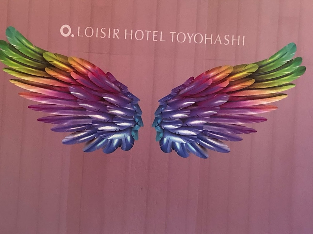 ホテル内壁のインスタ映えする翼