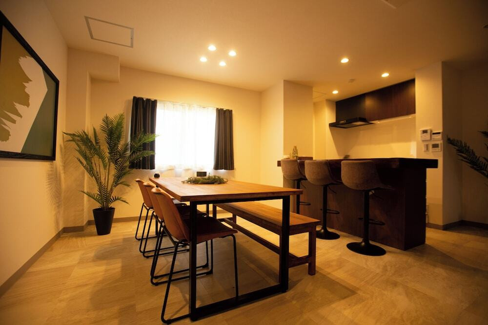 客室内のダイニングエリア