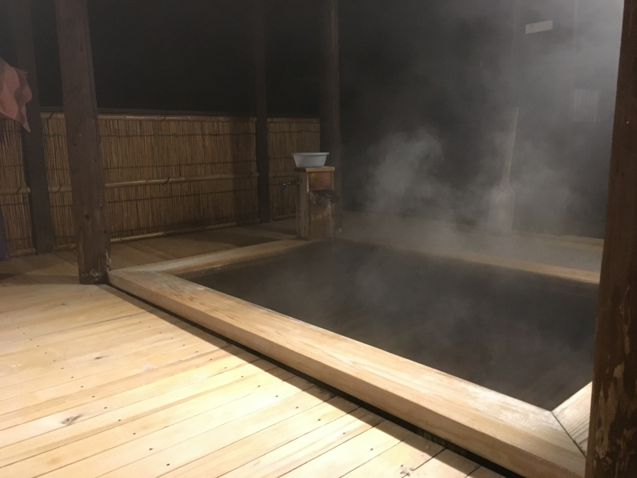 雰囲気のいい貸切風呂で“源泉掛け流しの温泉”を堪能3393532