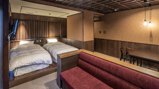 *本館和モダン 足柄 - 懐石コースの夕食と和定食の朝食（ともに魚介類が中心）の1泊2食付