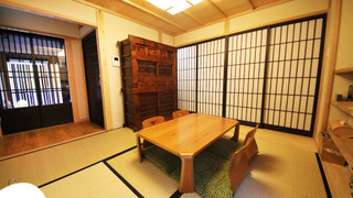 町屋一棟貸し（ベッド + 布団）