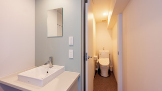 コンパクト ダブルルーム 共用バスルーム