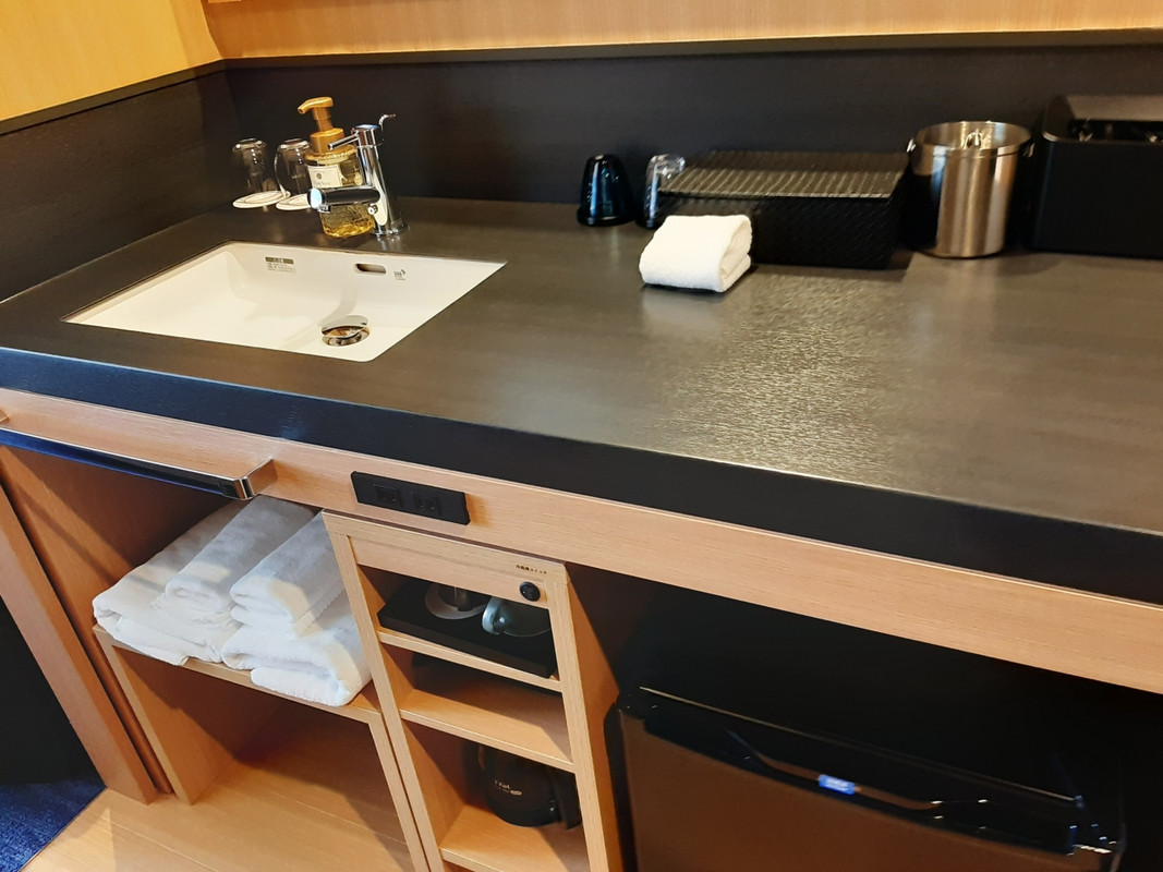 洗面台。　独立してあり、広くて使いやすい