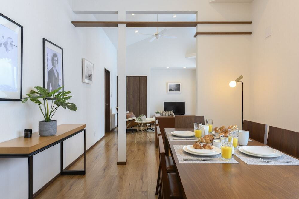 客室内のダイニングエリア