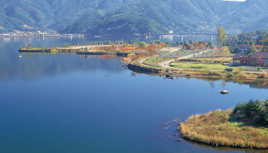 「富士山展望台」から見る河口湖 / 2