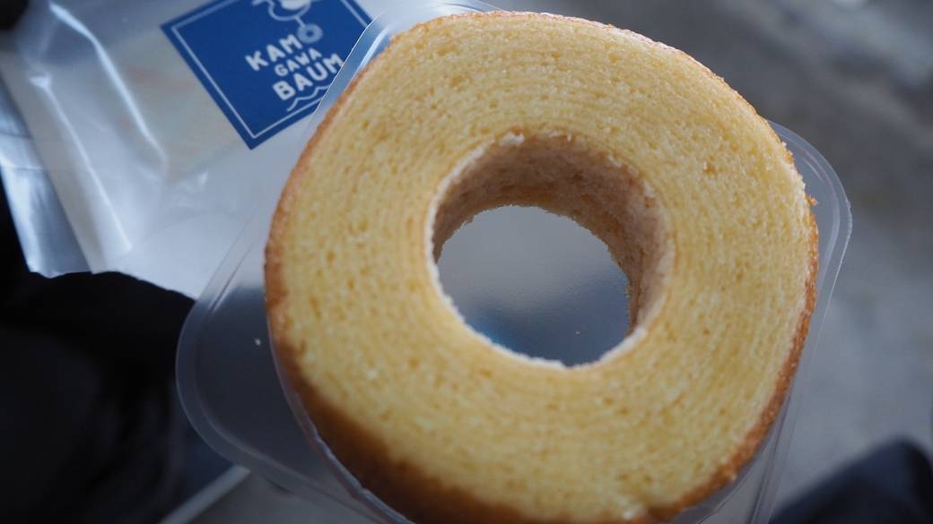 近くの市場で
旅のお土産選び / 3