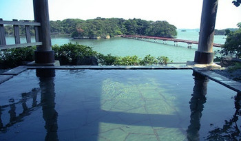 「福浦橋」を望む天然温泉露天風呂3955866