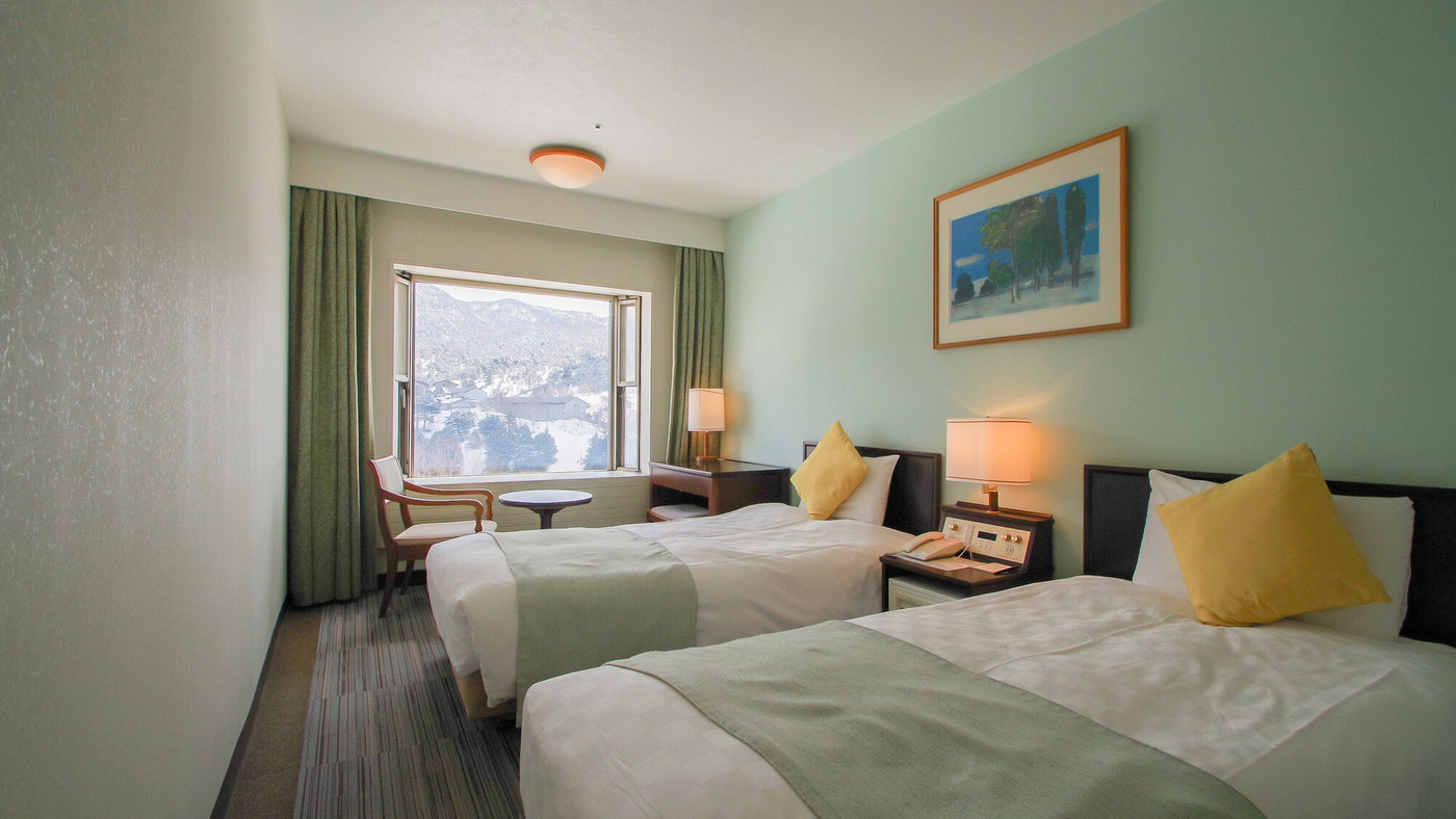 標高1,800ｍの大自然の中で乳白色の湯に浸かる4229838