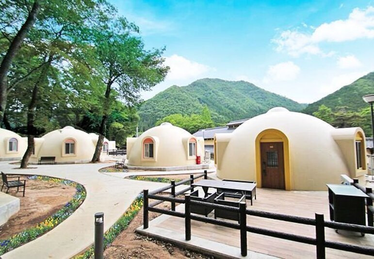 デッキ付きのカラフルなドームハウスでキャンプ気分！3375673