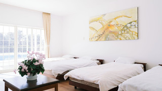 ファミリールーム (シングルベッド 4台)