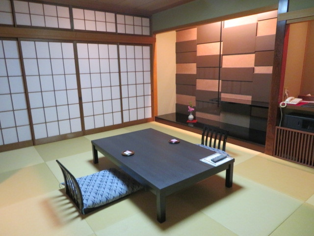 二人の和室です