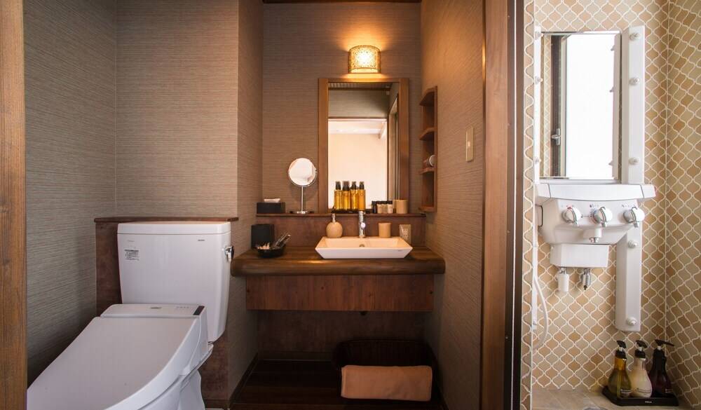 客室トイレ一例 / 5