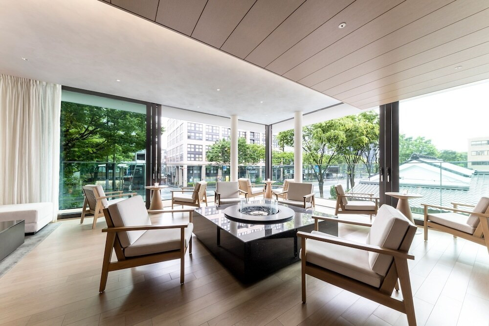 アイコニックラウンジ／昼④