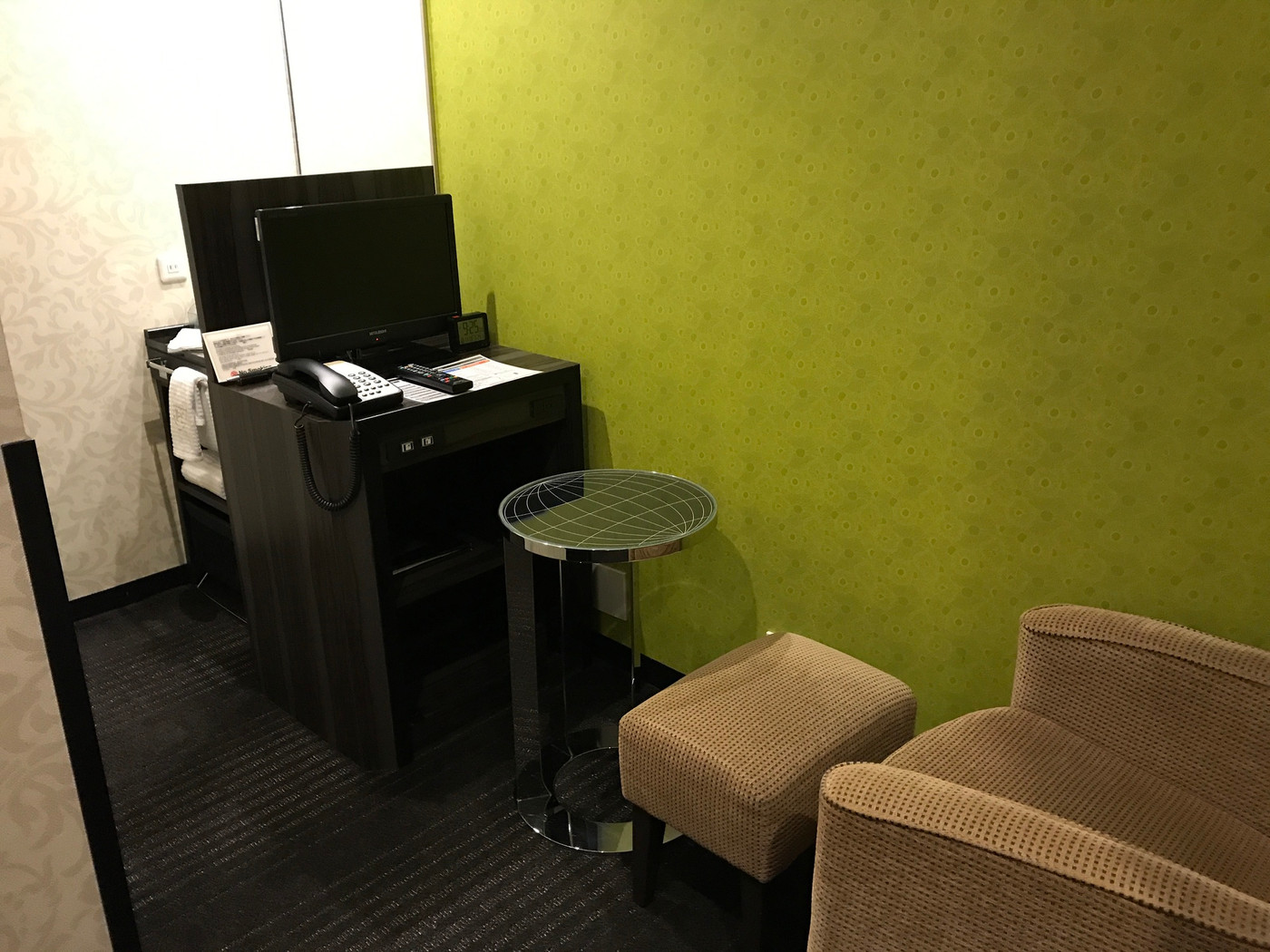 四畳半ほどの広さのリフレッシュルーム1431702