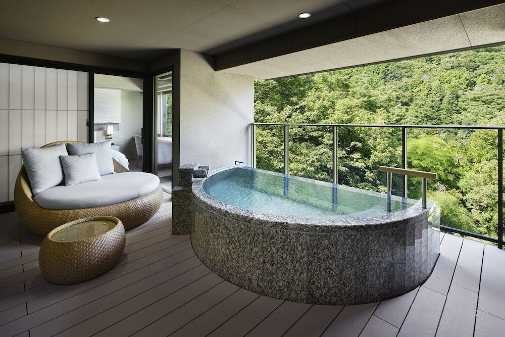 1．箱根湯本温泉　ホテルはつはな3702403
