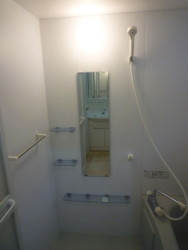 バスルームのシャワー