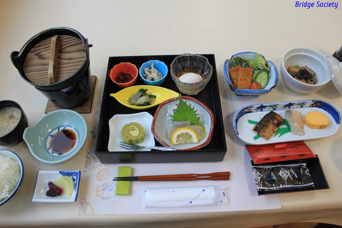 朝食、鍋は湯豆腐です。
