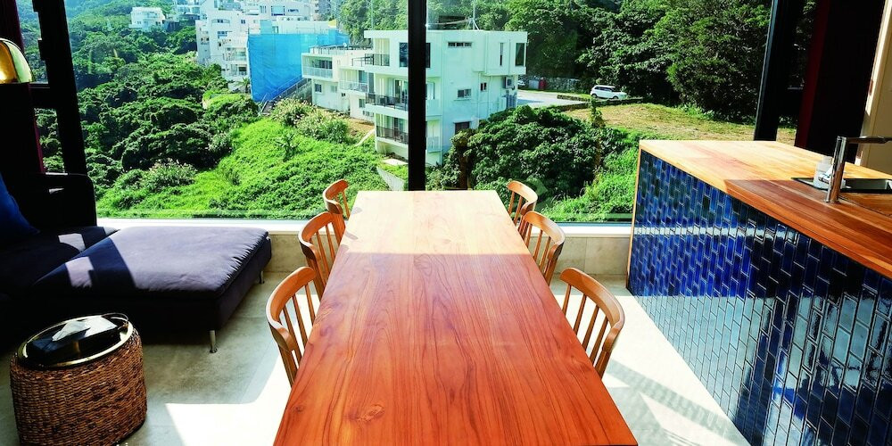 客室内のダイニングエリア