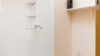 4 人部屋 共用バスルーム