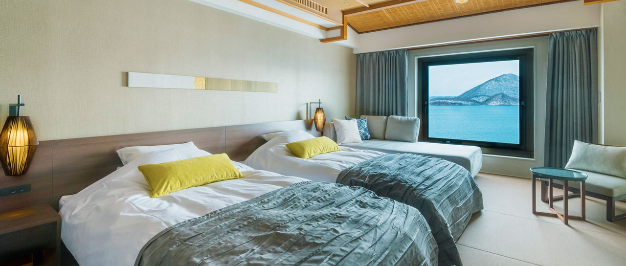 ソフトフロアに遊具がいっぱいのキッズプールは”こどもの楽園”4773025