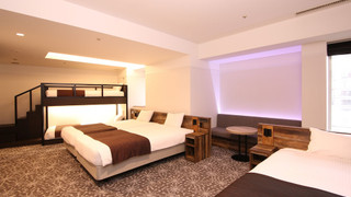 ファミリー プレジャールーム (洗い場つきバスルーム、トイレ個室、ダブルシンク、二段ベッド有)